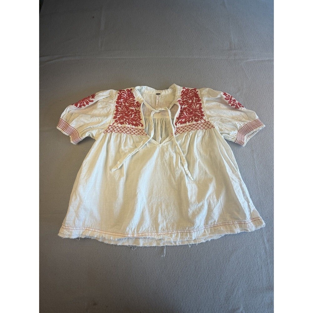 Free People White Red Embroidered Peasant Blouse Puff Short Sleeve Tie Neck S/P